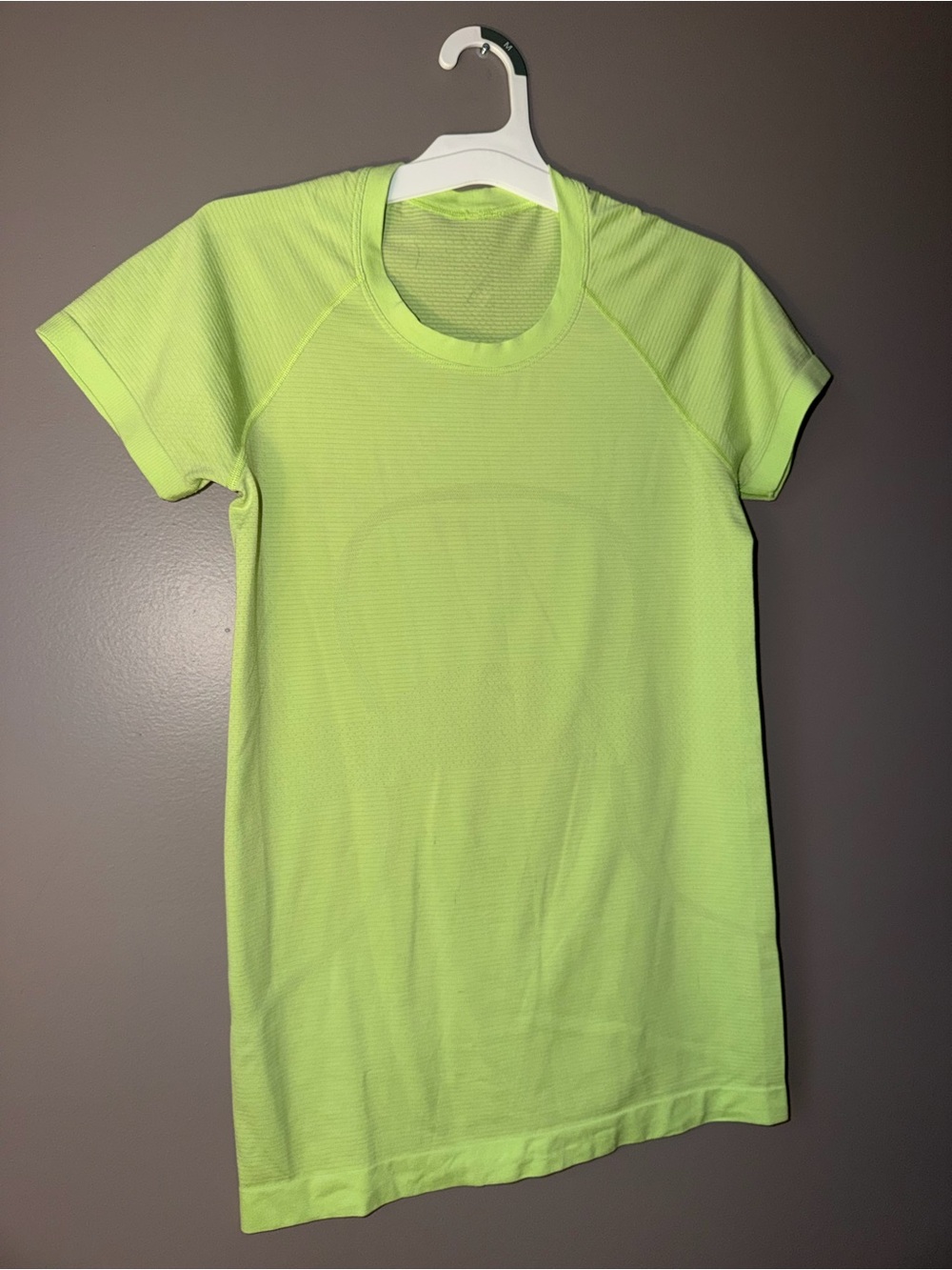 lululemon swiftly tech short sleeve size 6 athleisure bright green